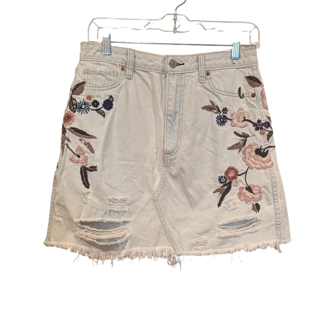 Abercrombie & Fitch Denim Skirt Size 6 Floral Embroidered Distressed Frayed‎ Hem